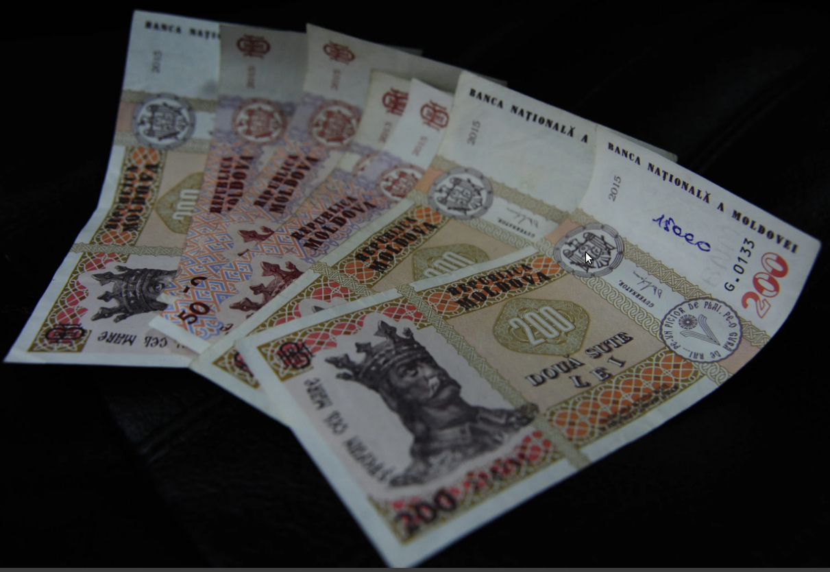 «Неопределенность  требует осторожности». Что будет с депозитами и кредитами из-за снижения базовой ставки Нацбанком