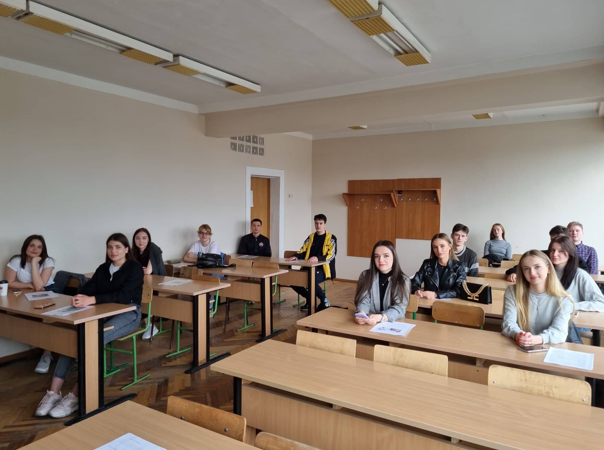 „Pro și dezavantajele ale împrumuturilor întreprinderilor mici într-o criză”